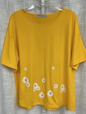 MISSLOOK Yellow Daisy Tee with White Floral Hem